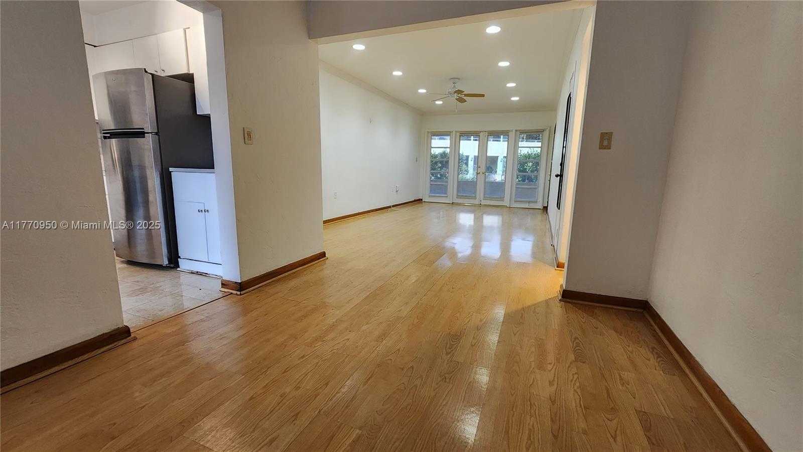 Small Image of 20 PARK DR #4A, Bal Harbour Number 3