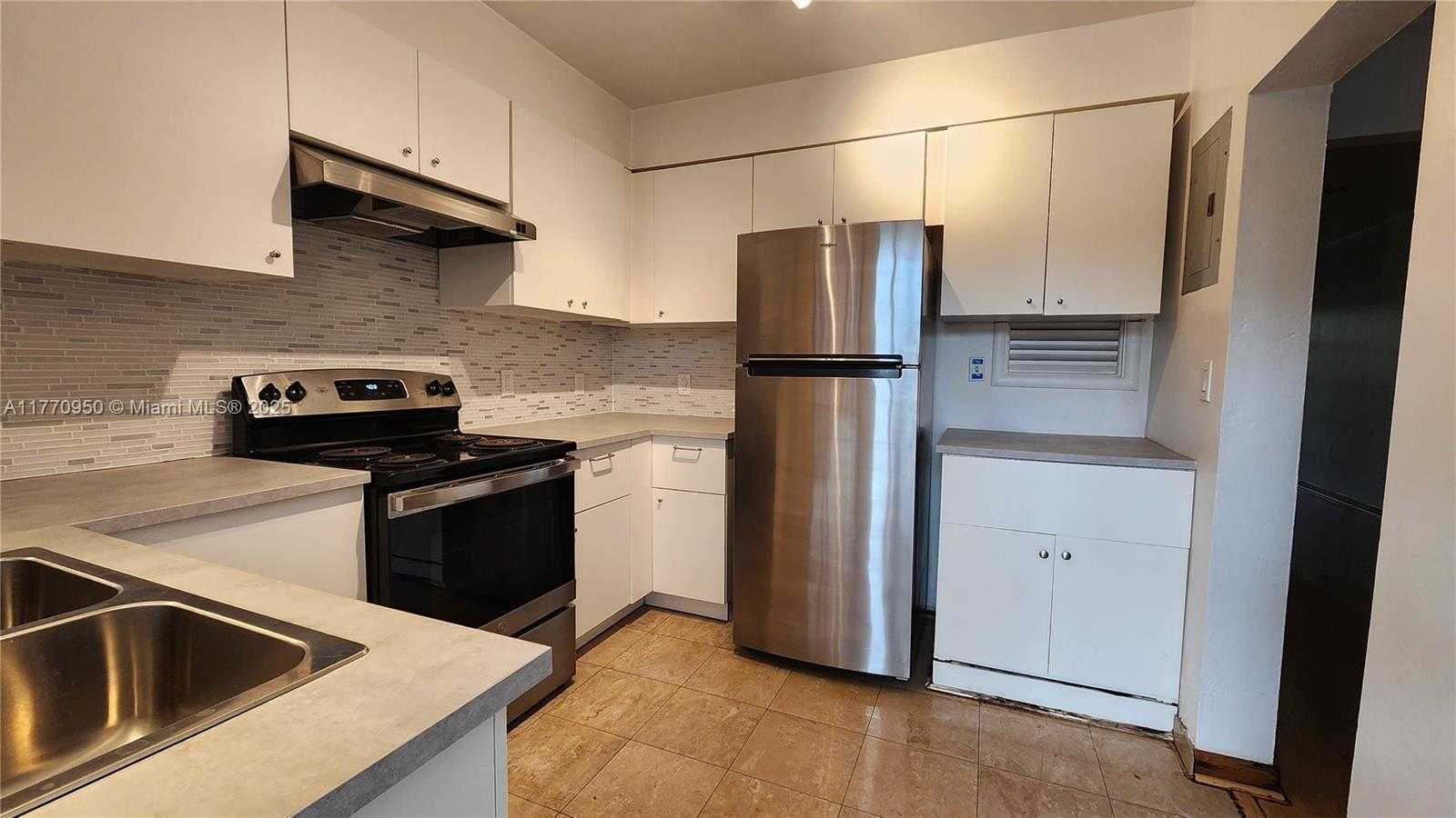 Small Image of 20 PARK DR #4A, Bal Harbour Number 4