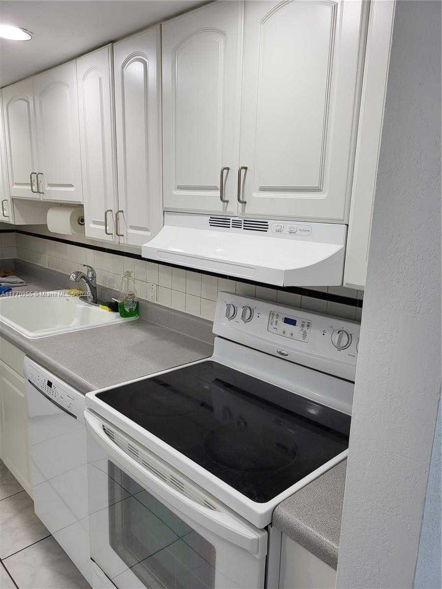 Small Image of 3401 NORTH COUNTRY CLUB DR #211, Aventura Number 10