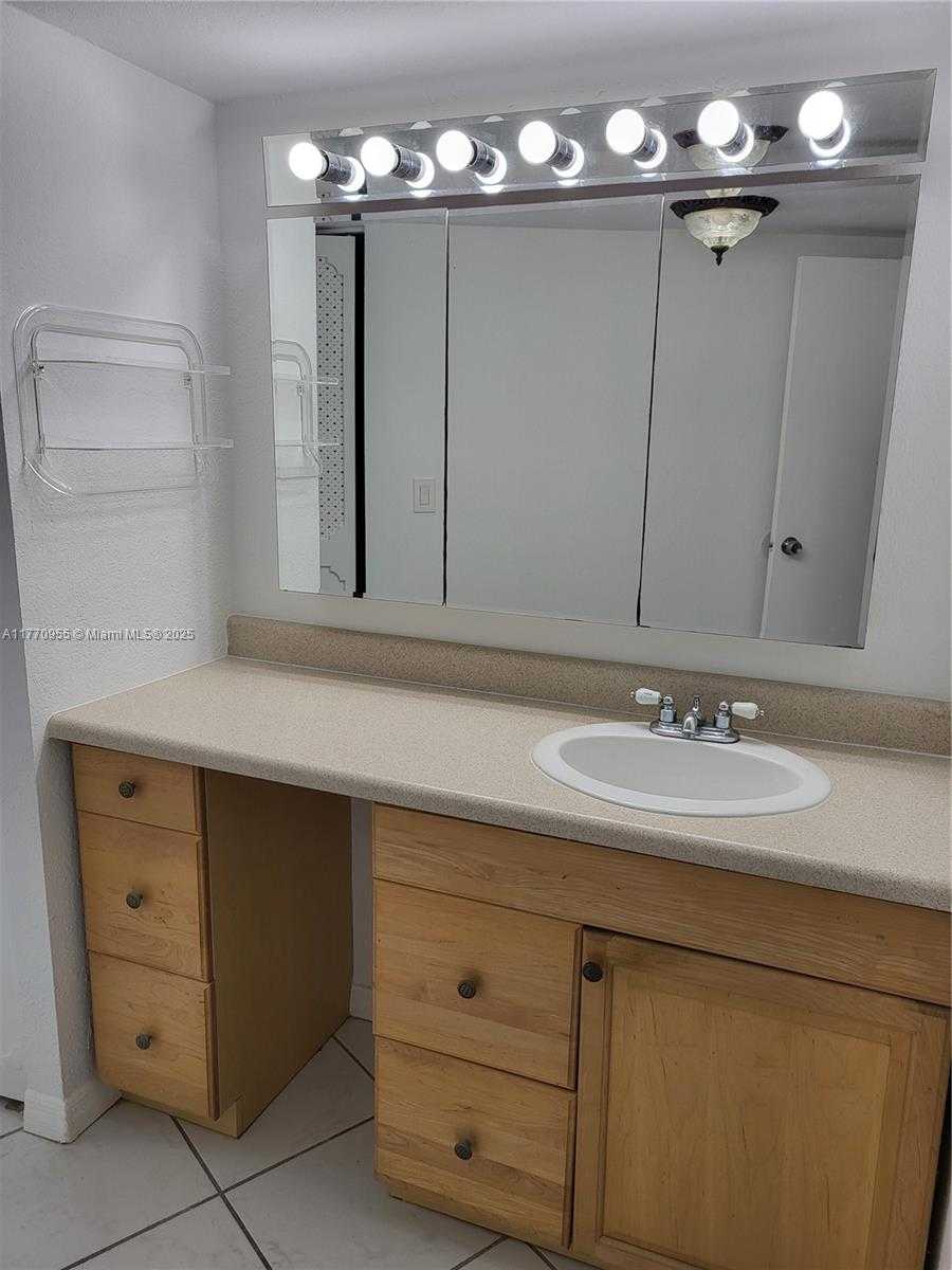 Small Image of 3401 NORTH COUNTRY CLUB DR #211, Aventura Number 15