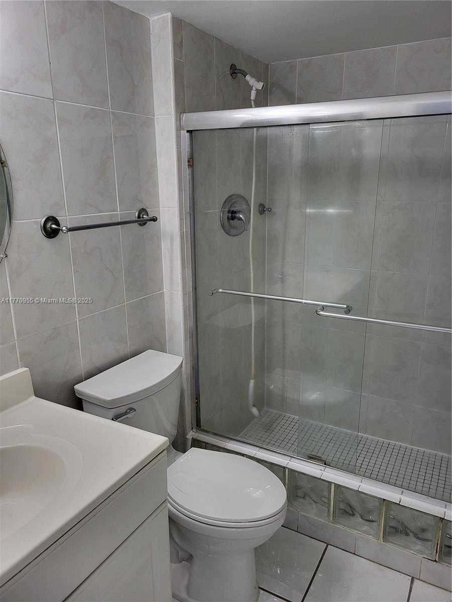 Small Image of 3401 NORTH COUNTRY CLUB DR #211, Aventura Number 16