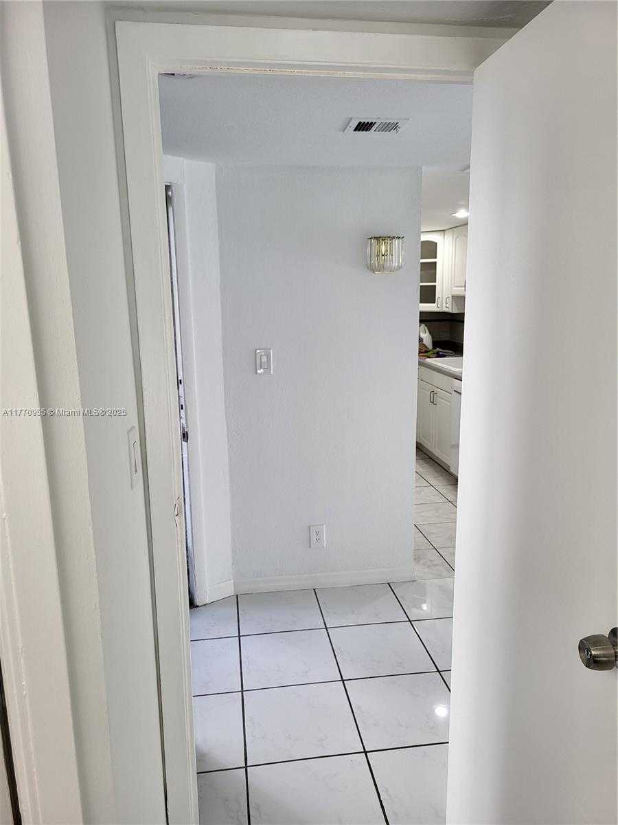 Small Image of 3401 NORTH COUNTRY CLUB DR #211, Aventura Number 18