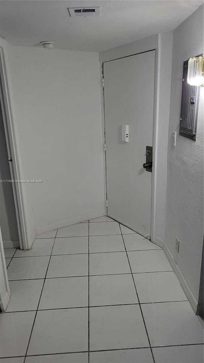 Small Image of 3401 NORTH COUNTRY CLUB DR #211, Aventura Number 19