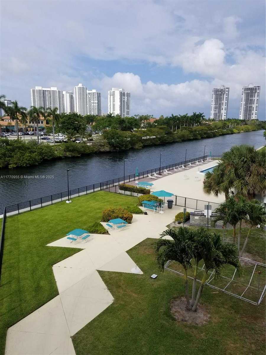 Small Image of 3401 NORTH COUNTRY CLUB DR #211, Aventura Number 23