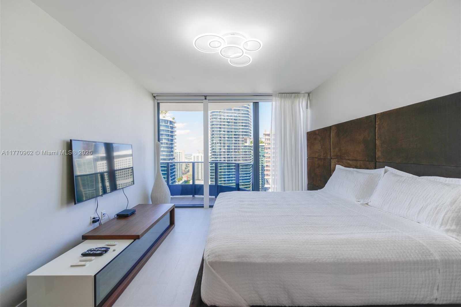 Small Image of 1000 BRICKELL PLZ #4415, Miami Number 10