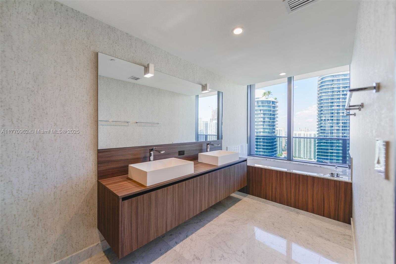 Small Image of 1000 BRICKELL PLZ #4415, Miami Number 11