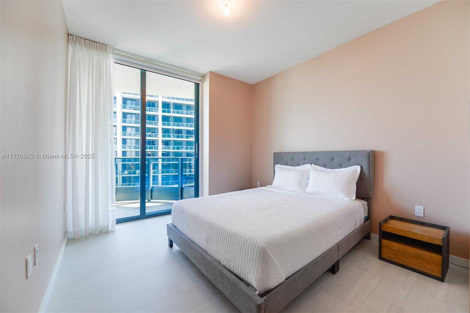 Small Image of 1000 BRICKELL PLZ #4415, Miami Number 15