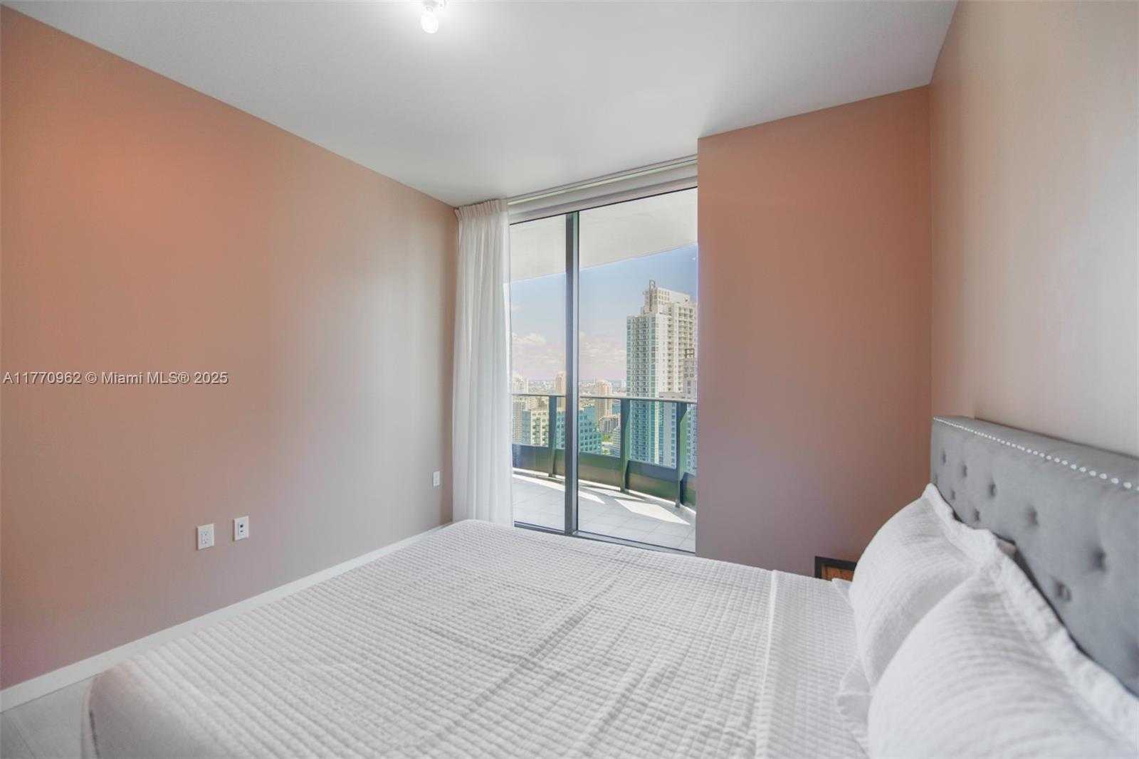Small Image of 1000 BRICKELL PLZ #4415, Miami Number 16
