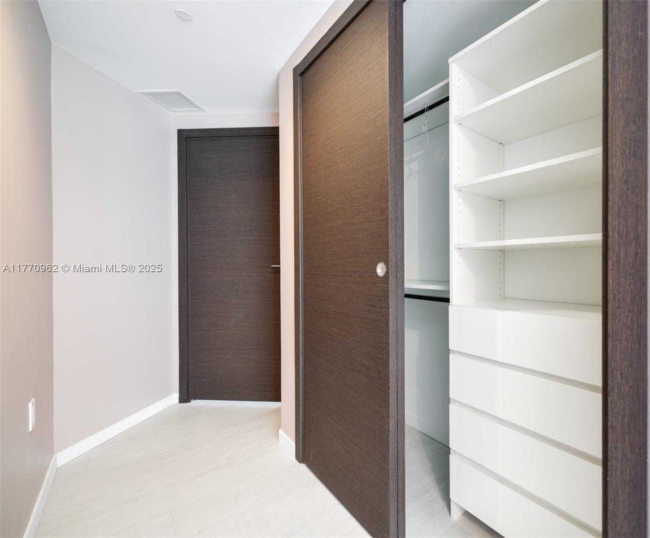 Small Image of 1000 BRICKELL PLZ #4415, Miami Number 18