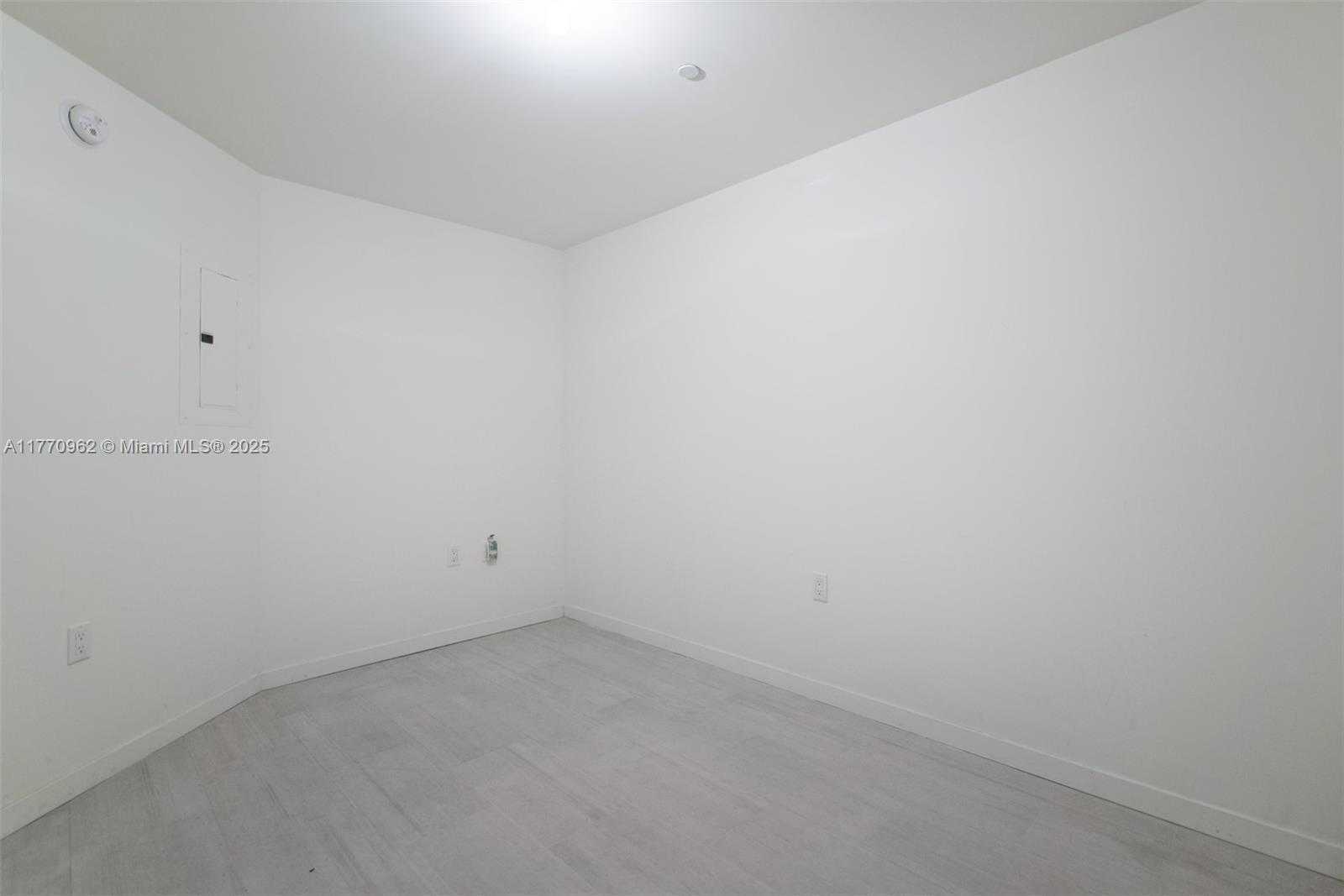 Small Image of 1000 BRICKELL PLZ #4415, Miami Number 19