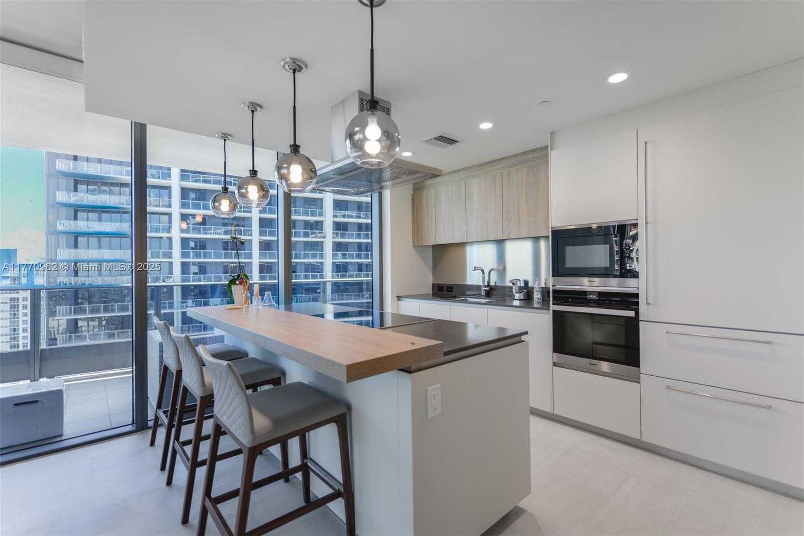 Small Image of 1000 BRICKELL PLZ #4415, Miami Number 6