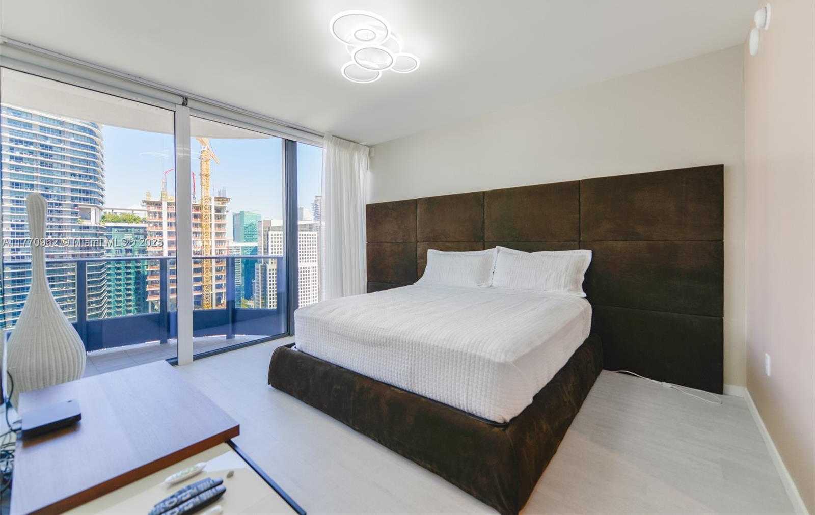 Small Image of 1000 BRICKELL PLZ #4415, Miami Number 9