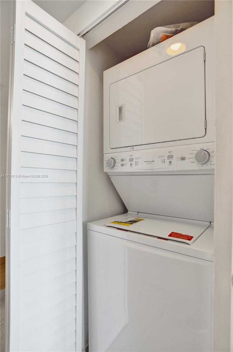 Small Image of 1750 NORTH BAYSHORE DR #PH5412, Miami Number 17