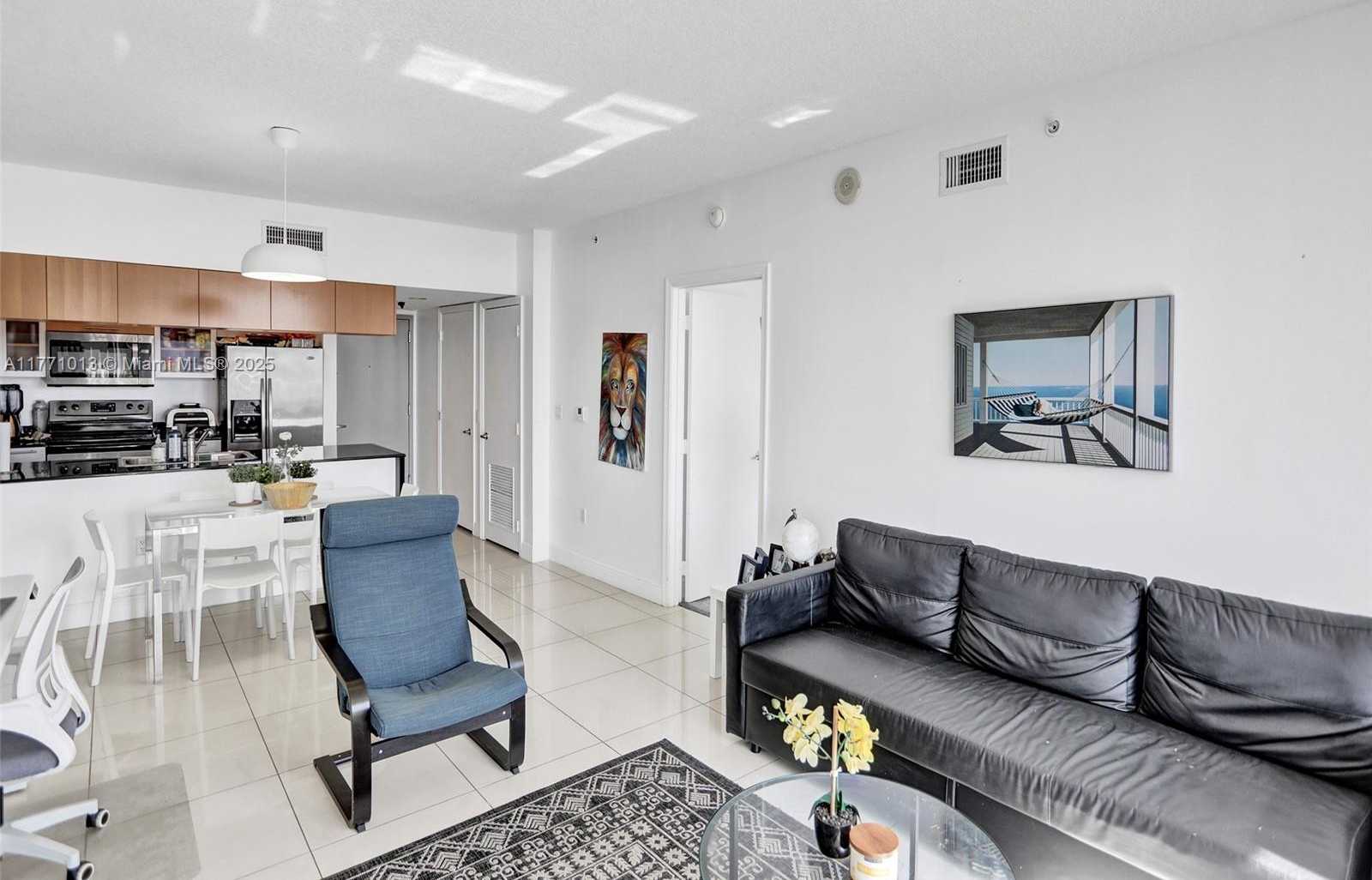 Small Image of 1750 NORTH BAYSHORE DR #PH5412, Miami Number 4