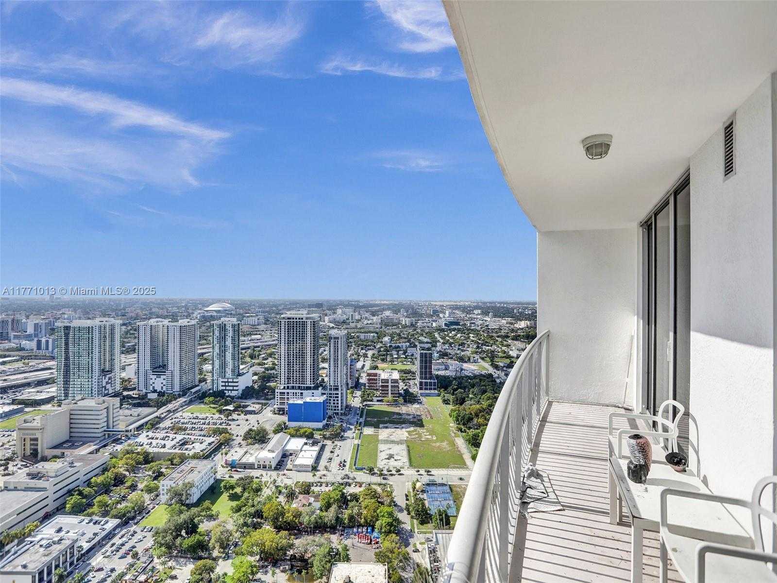 Small Image of 1750 NORTH BAYSHORE DR #PH5412, Miami Number 5