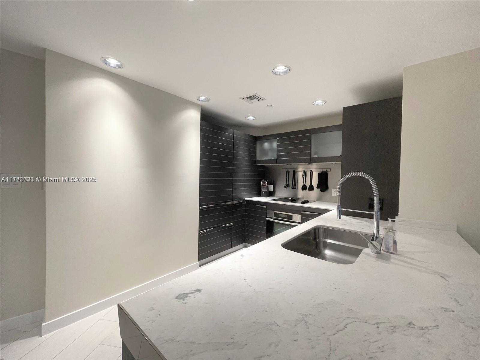 Small Image of 200 BISCAYNE BOULEVARD WAY #3803, Miami Number 5