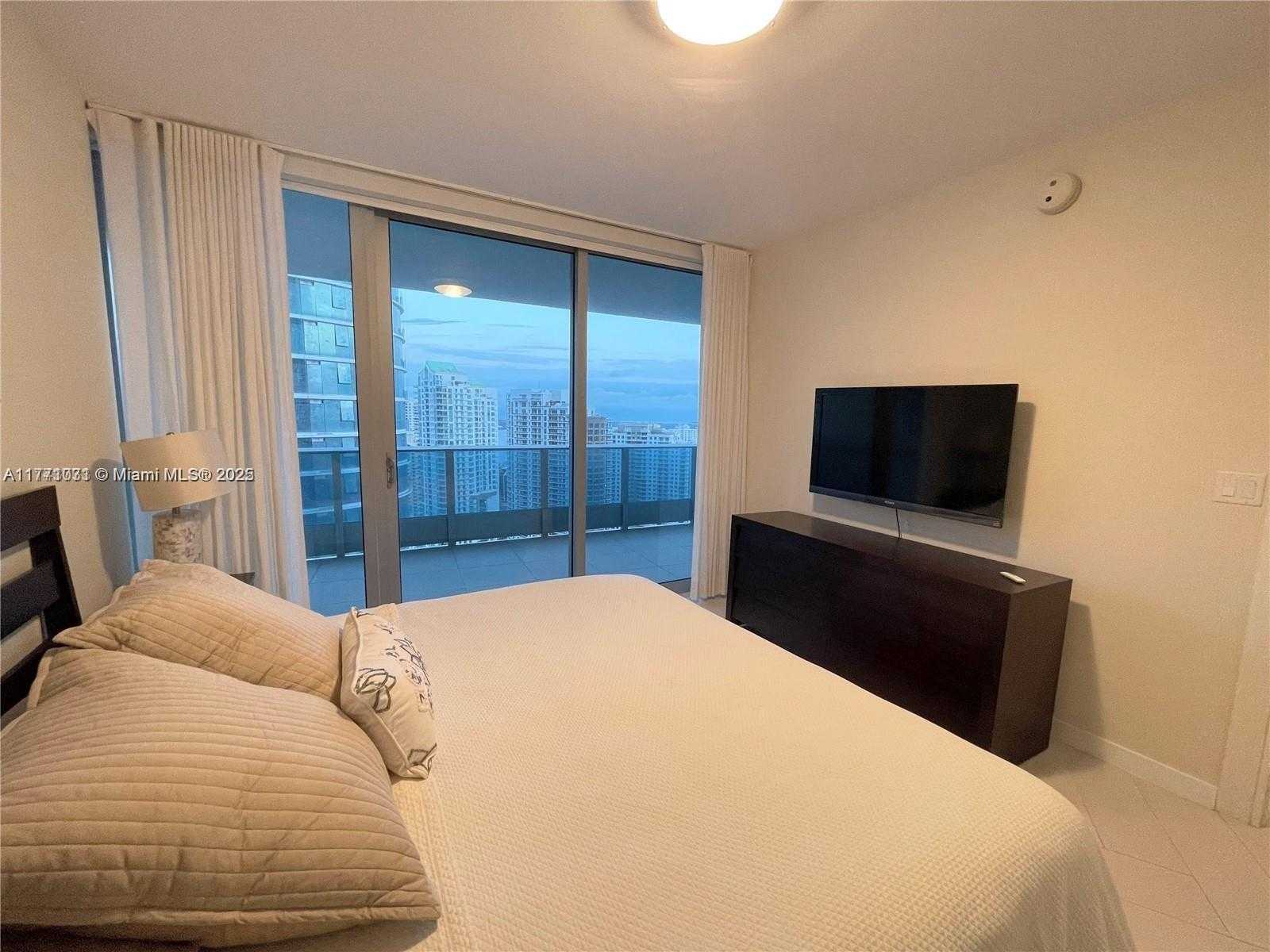 Small Image of 200 BISCAYNE BOULEVARD WAY #3803, Miami Number 9