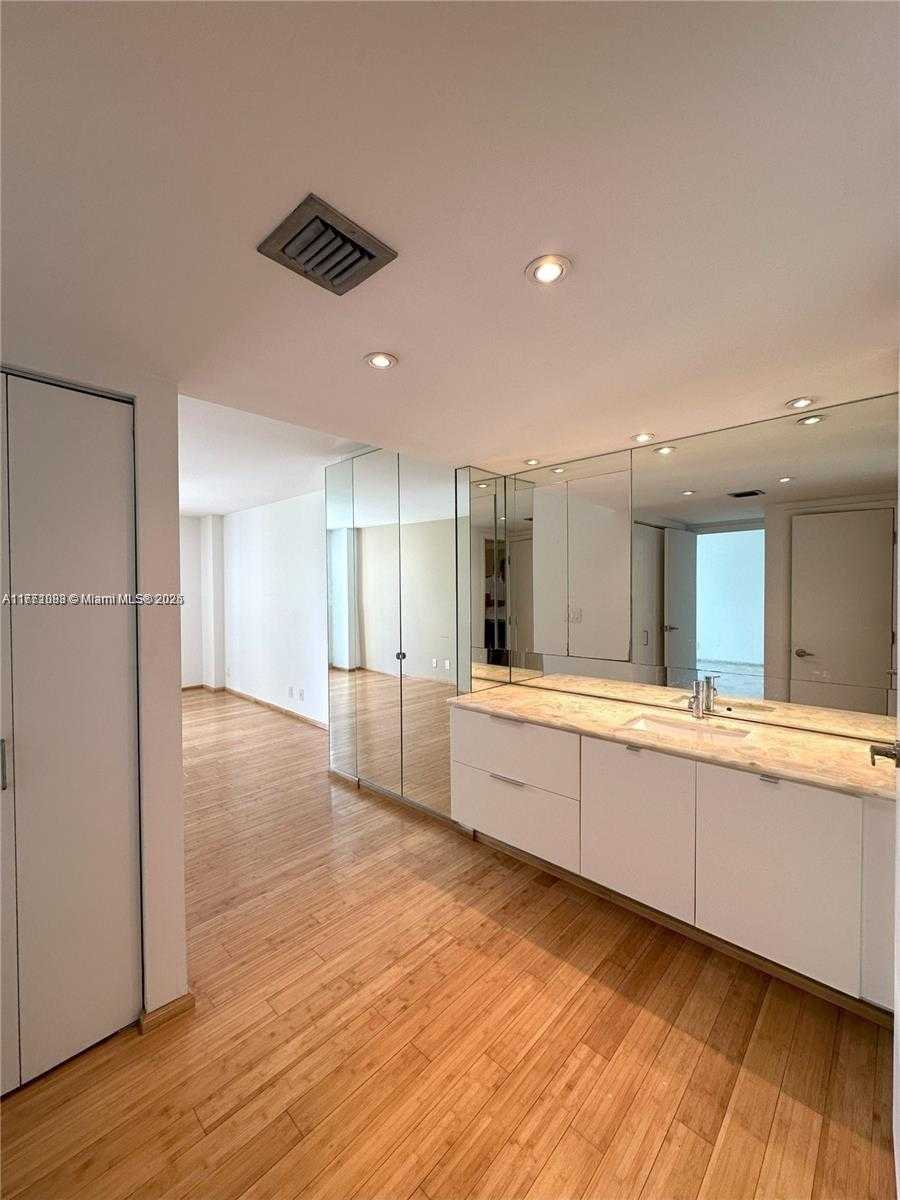 Small Image of 100 BAYVIEW DR #222, Sunny Isles Beach Number 12