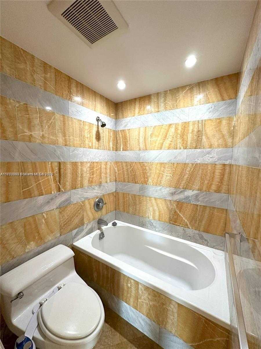 Small Image of 100 BAYVIEW DR #222, Sunny Isles Beach Number 13
