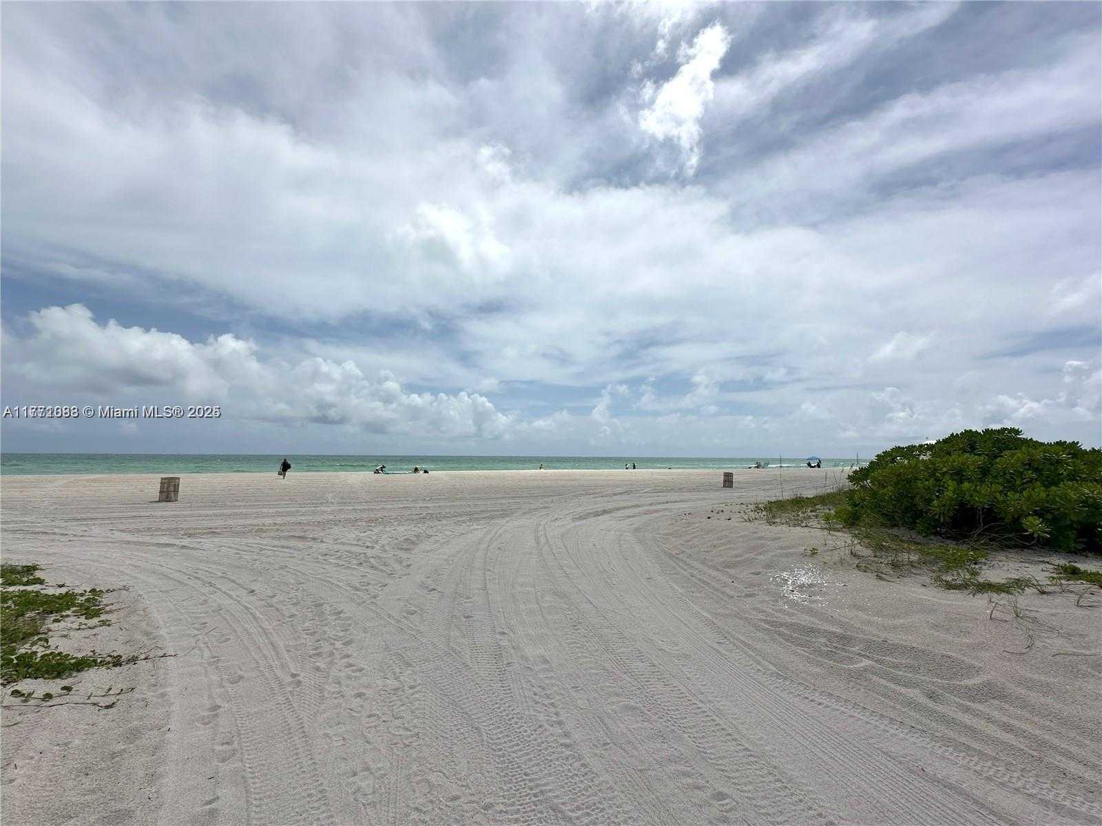 Small Image of 100 BAYVIEW DR #222, Sunny Isles Beach Number 14