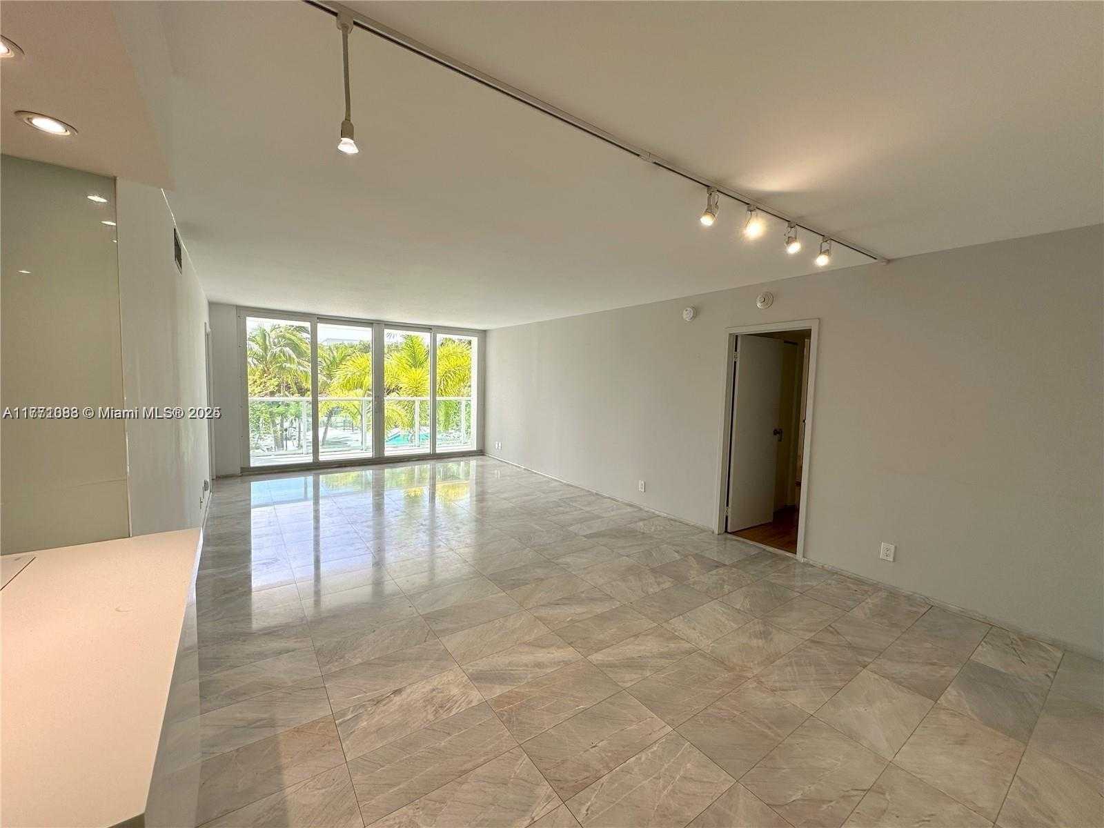 Small Image of 100 BAYVIEW DR #222, Sunny Isles Beach Number 2