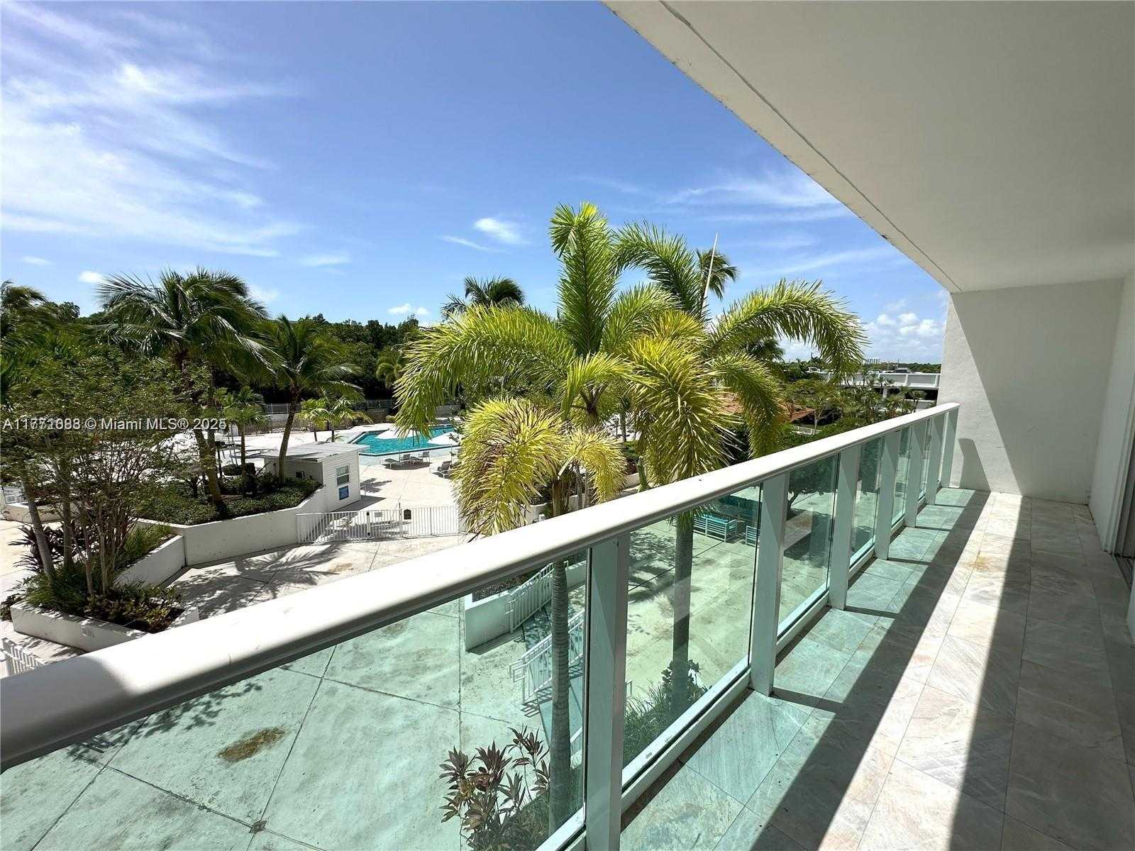 Small Image of 100 BAYVIEW DR #222, Sunny Isles Beach Number 3