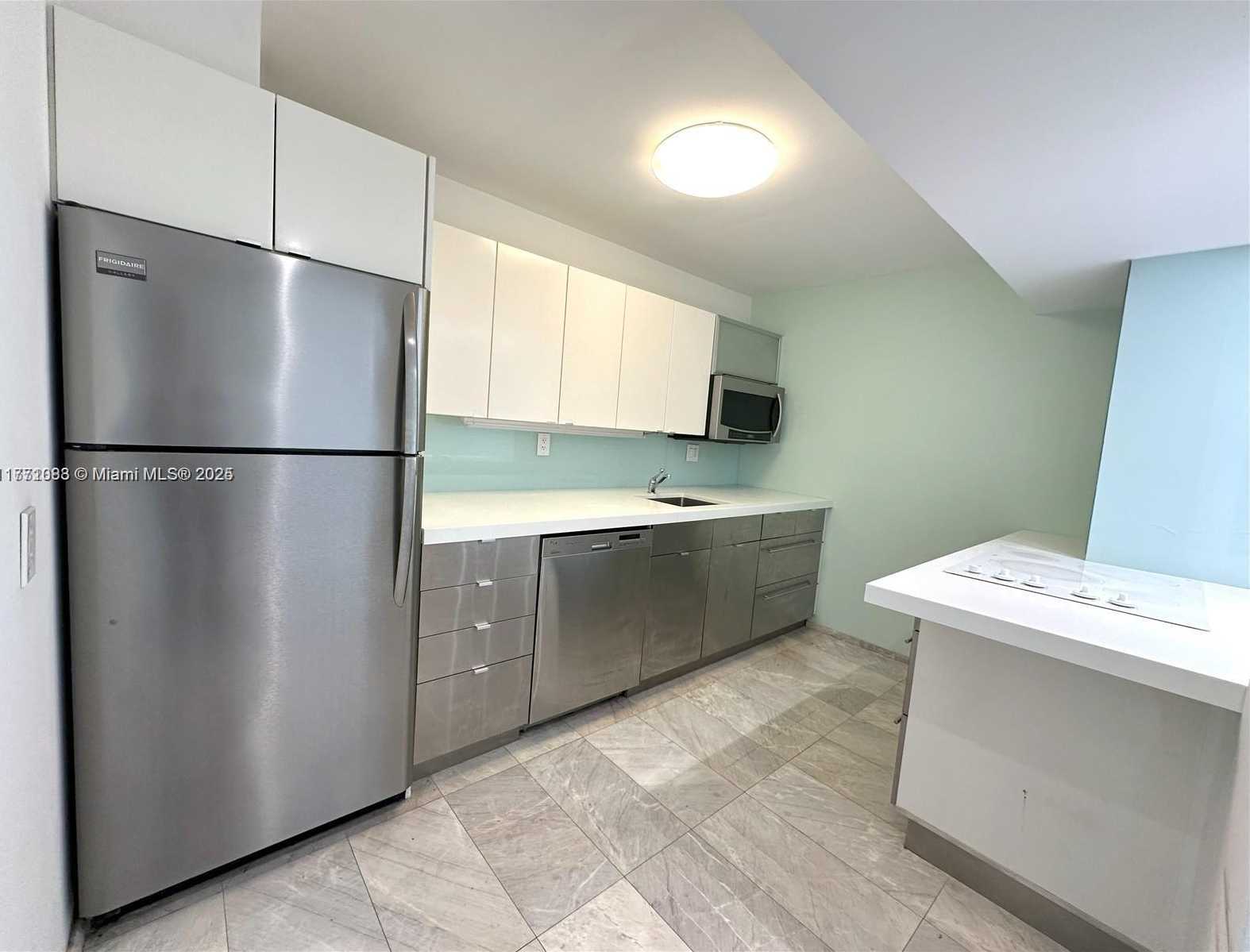 Small Image of 100 BAYVIEW DR #222, Sunny Isles Beach Number 4