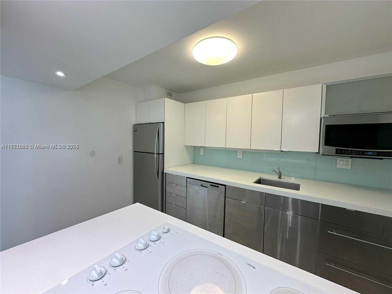 Small Image of 100 BAYVIEW DR #222, Sunny Isles Beach Number 5