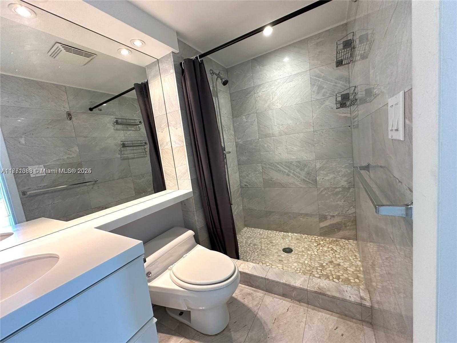Small Image of 100 BAYVIEW DR #222, Sunny Isles Beach Number 8
