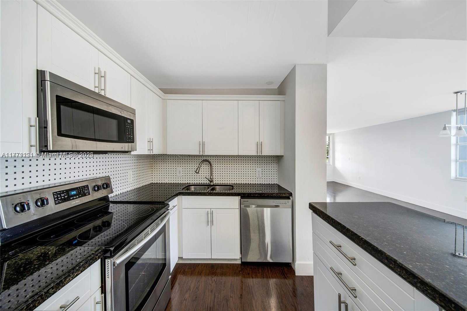 Small Image of 2016 BAY DR #304, Miami Beach Number 10