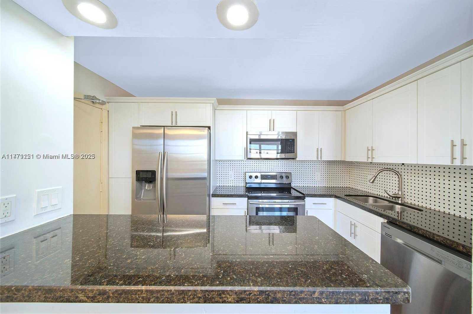 Small Image of 2016 BAY DR #304, Miami Beach Number 11