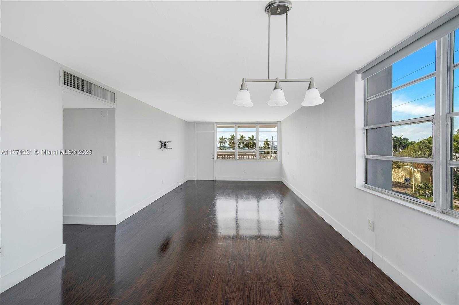 Small Image of 2016 BAY DR #304, Miami Beach Number 14