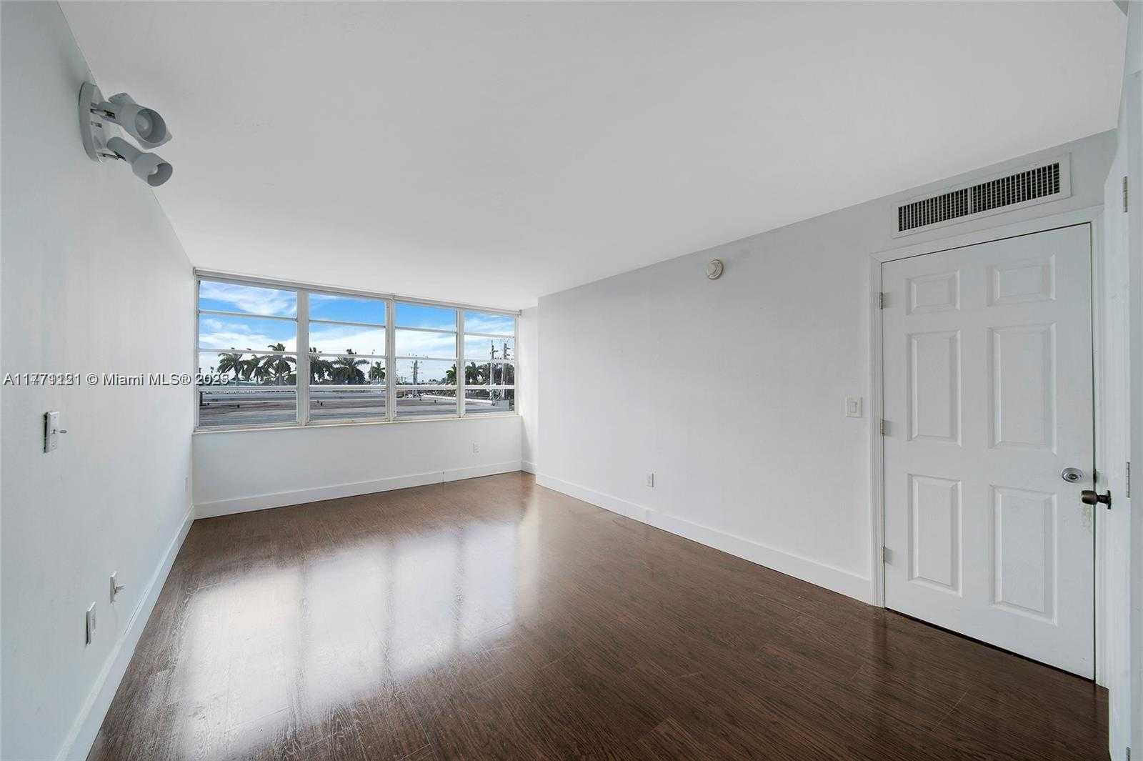 Small Image of 2016 BAY DR #304, Miami Beach Number 18