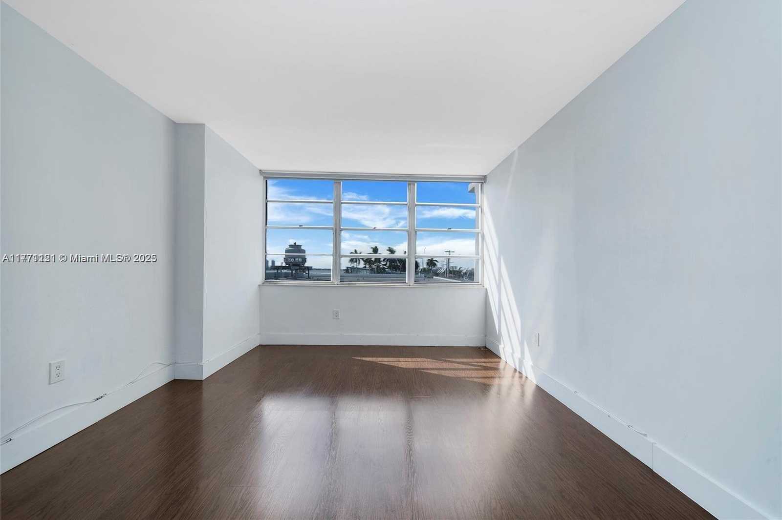Small Image of 2016 BAY DR #304, Miami Beach Number 19