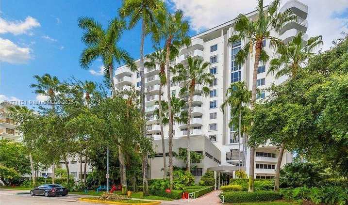 Small Image of 2016 BAY DR #304, Miami Beach Number 2