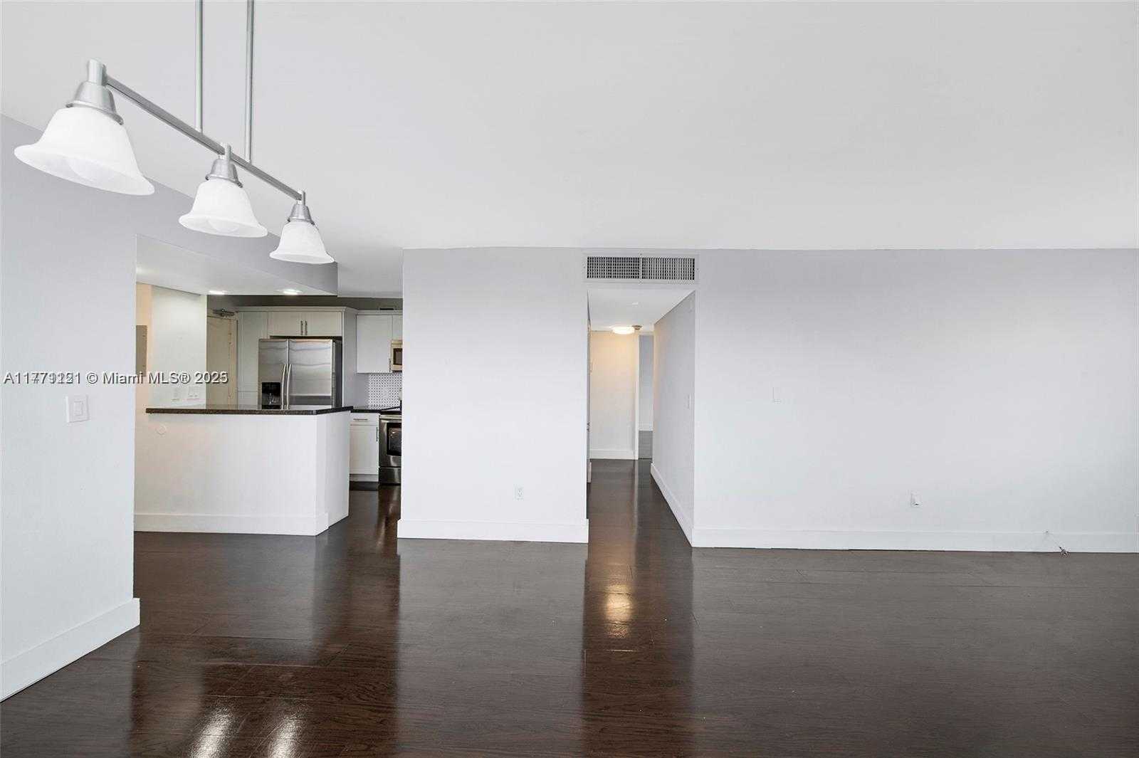 Small Image of 2016 BAY DR #304, Miami Beach Number 8