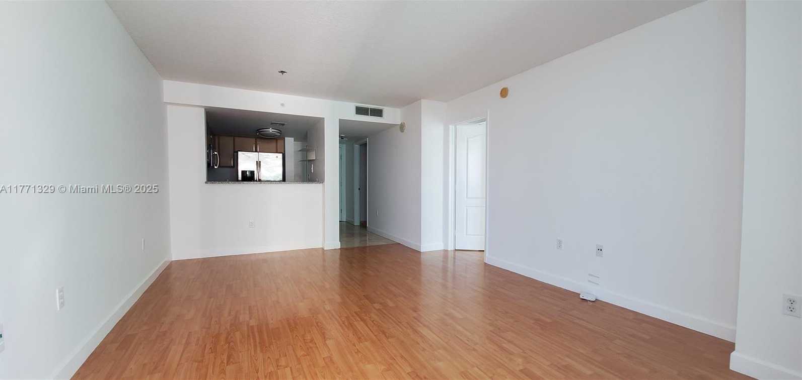 Small Image of 2101 BRICKELL AVE #1808, Miami Number 4