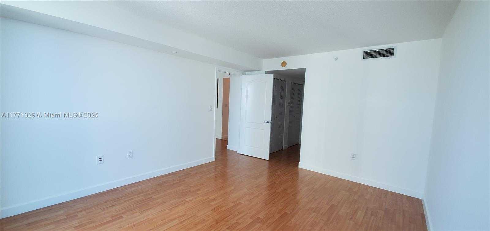 Small Image of 2101 BRICKELL AVE #1808, Miami Number 7
