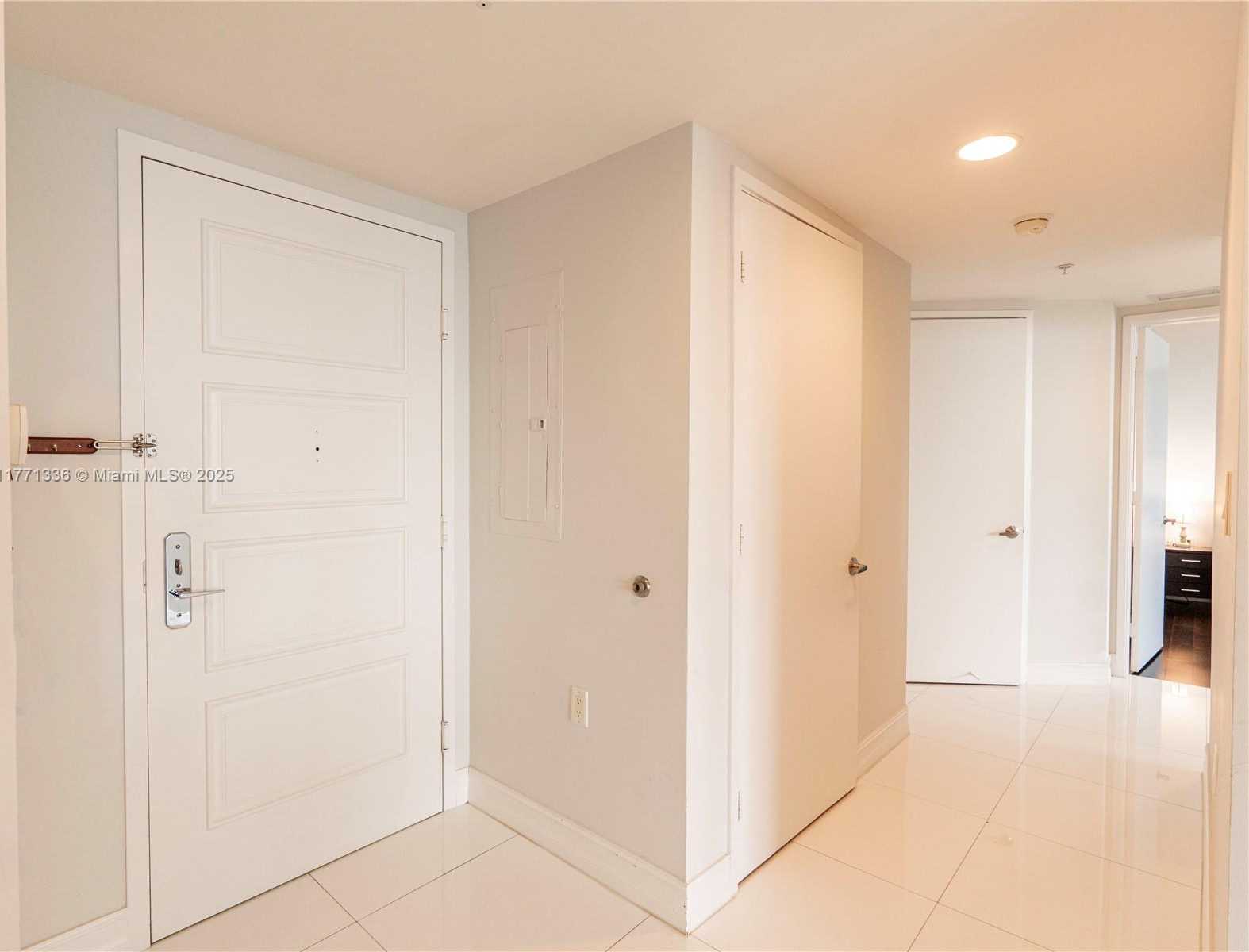 Small Image of 200 Sunny Isles Blvd, Sunny Isles Beach, FL 33160, USA Number 12