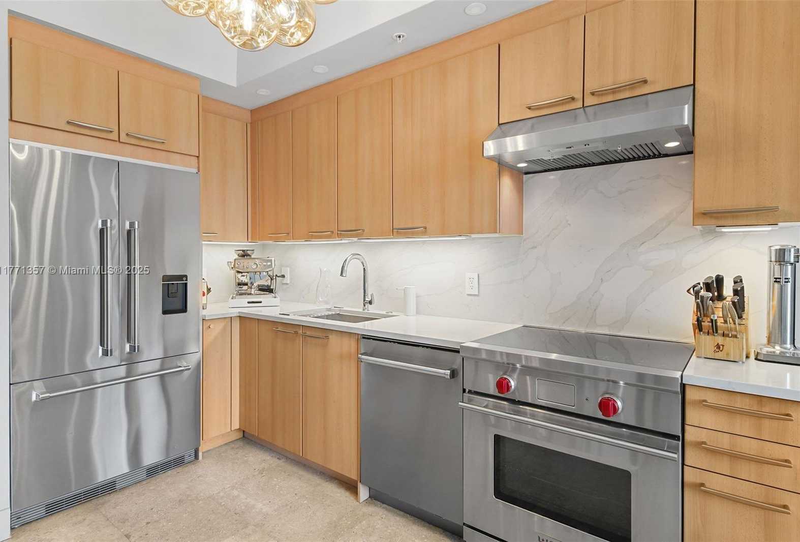 Small Image of 2001 MERIDIAN AVE #308, Miami Beach Number 13