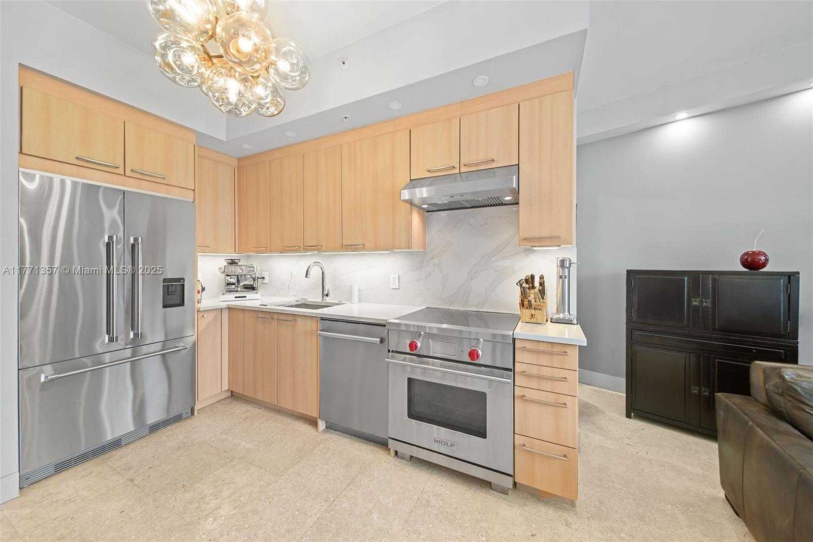Small Image of 2001 MERIDIAN AVE #308, Miami Beach Number 14