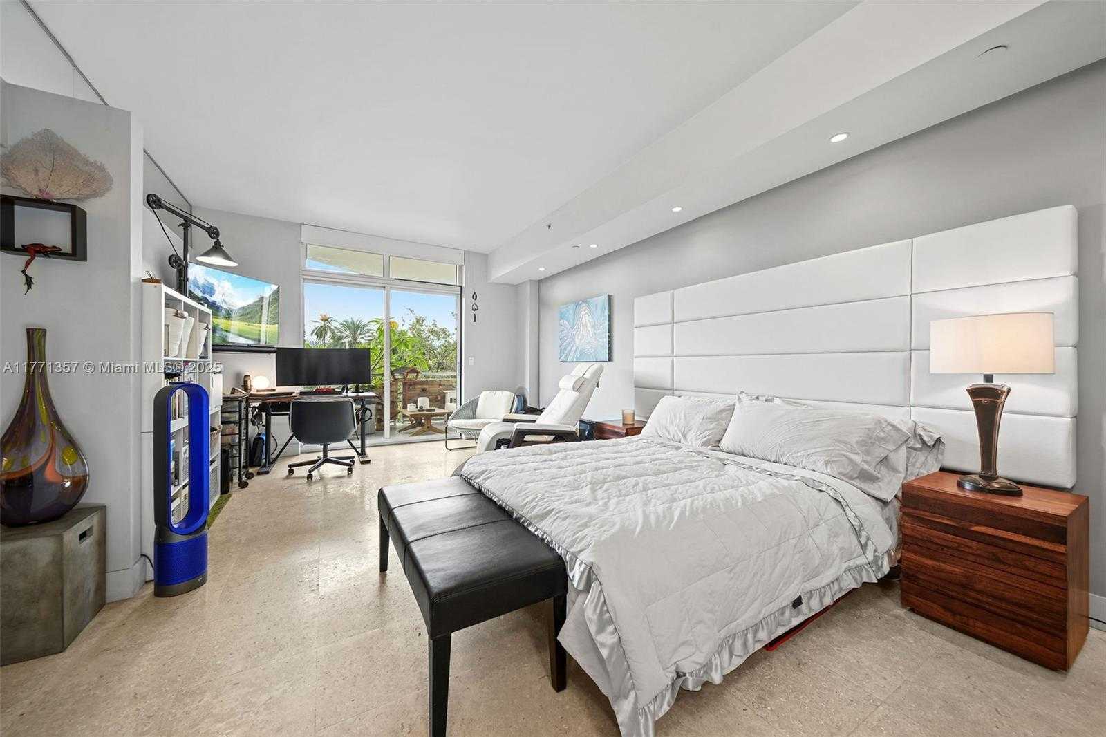 Small Image of 2001 MERIDIAN AVE #308, Miami Beach Number 19