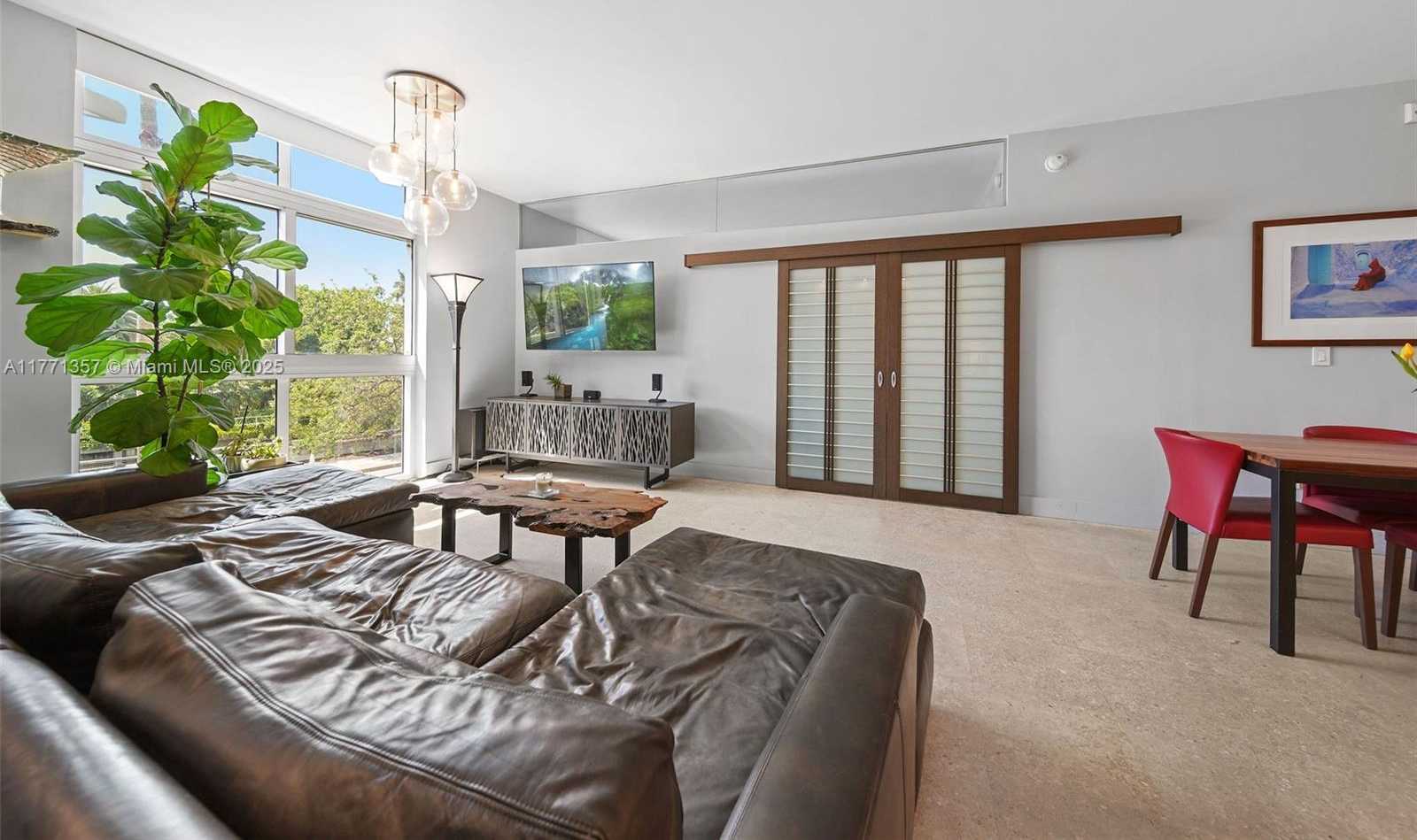Small Image of 2001 MERIDIAN AVE #308, Miami Beach Number 2