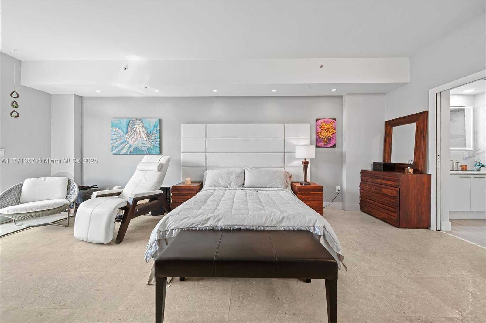 Small Image of 2001 MERIDIAN AVE #308, Miami Beach Number 20