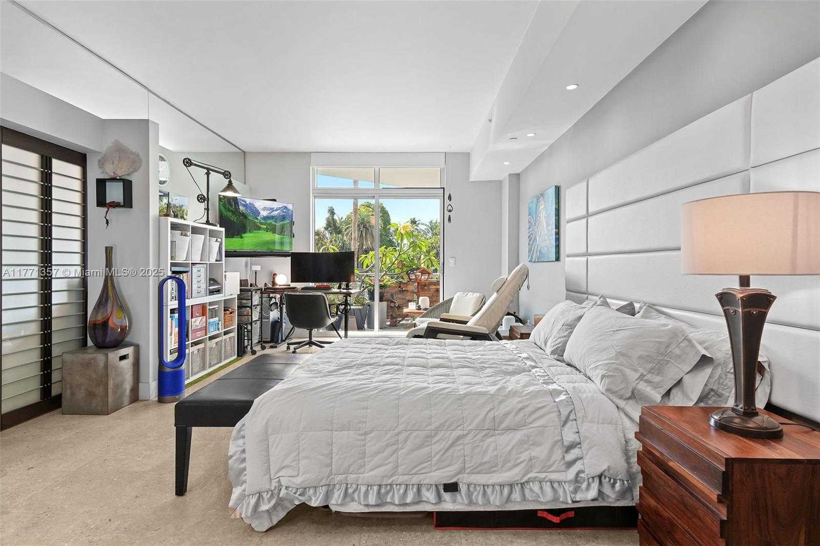 Small Image of 2001 MERIDIAN AVE #308, Miami Beach Number 21