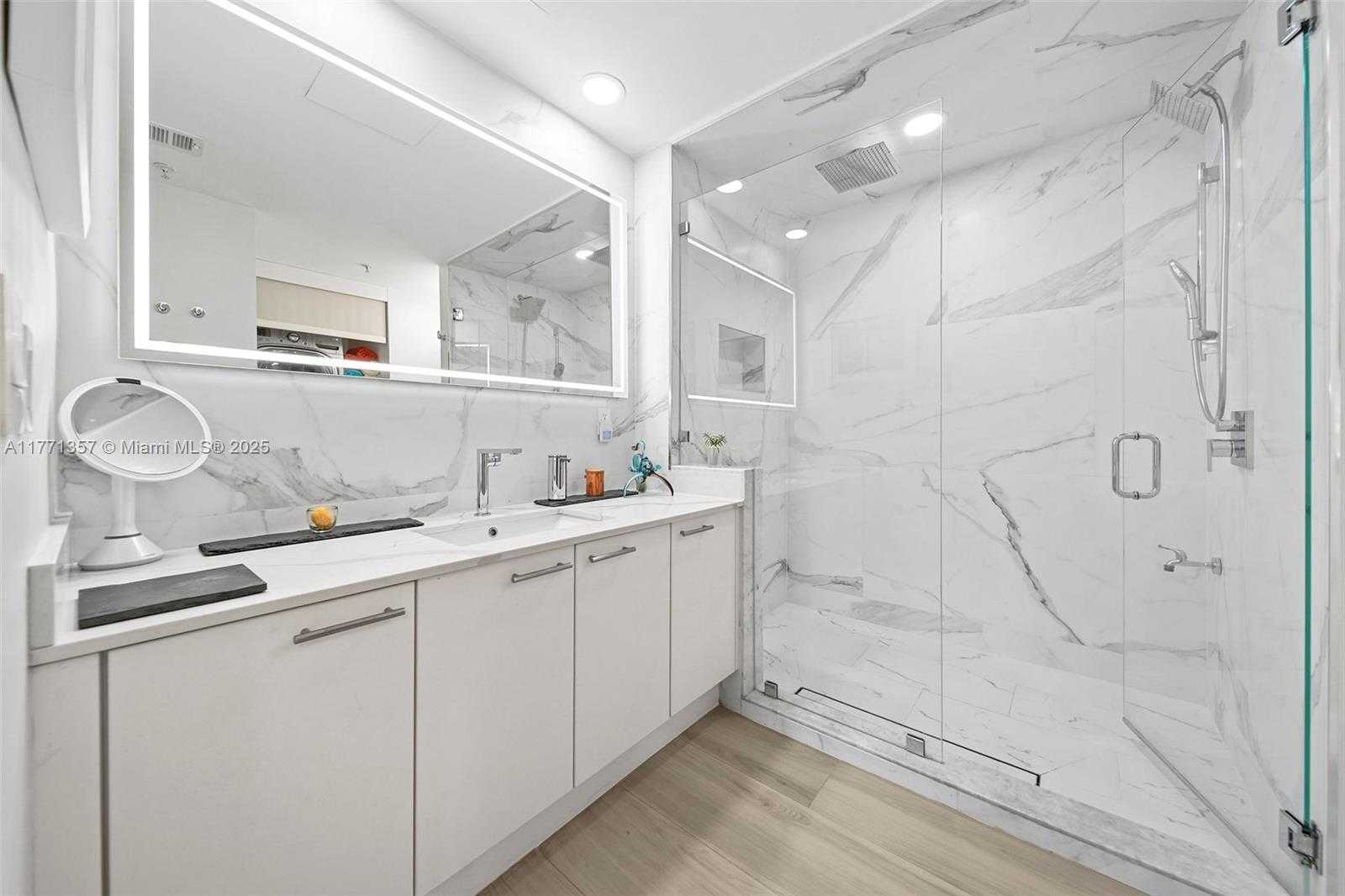 Small Image of 2001 MERIDIAN AVE #308, Miami Beach Number 22