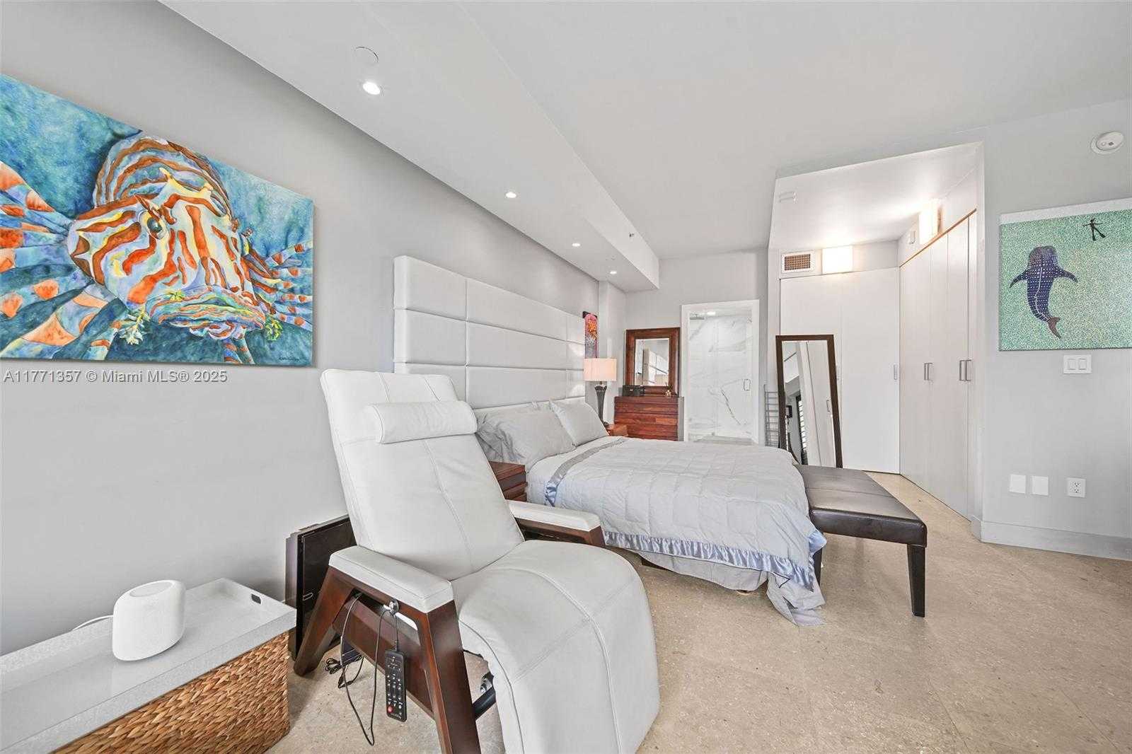Small Image of 2001 MERIDIAN AVE #308, Miami Beach Number 25
