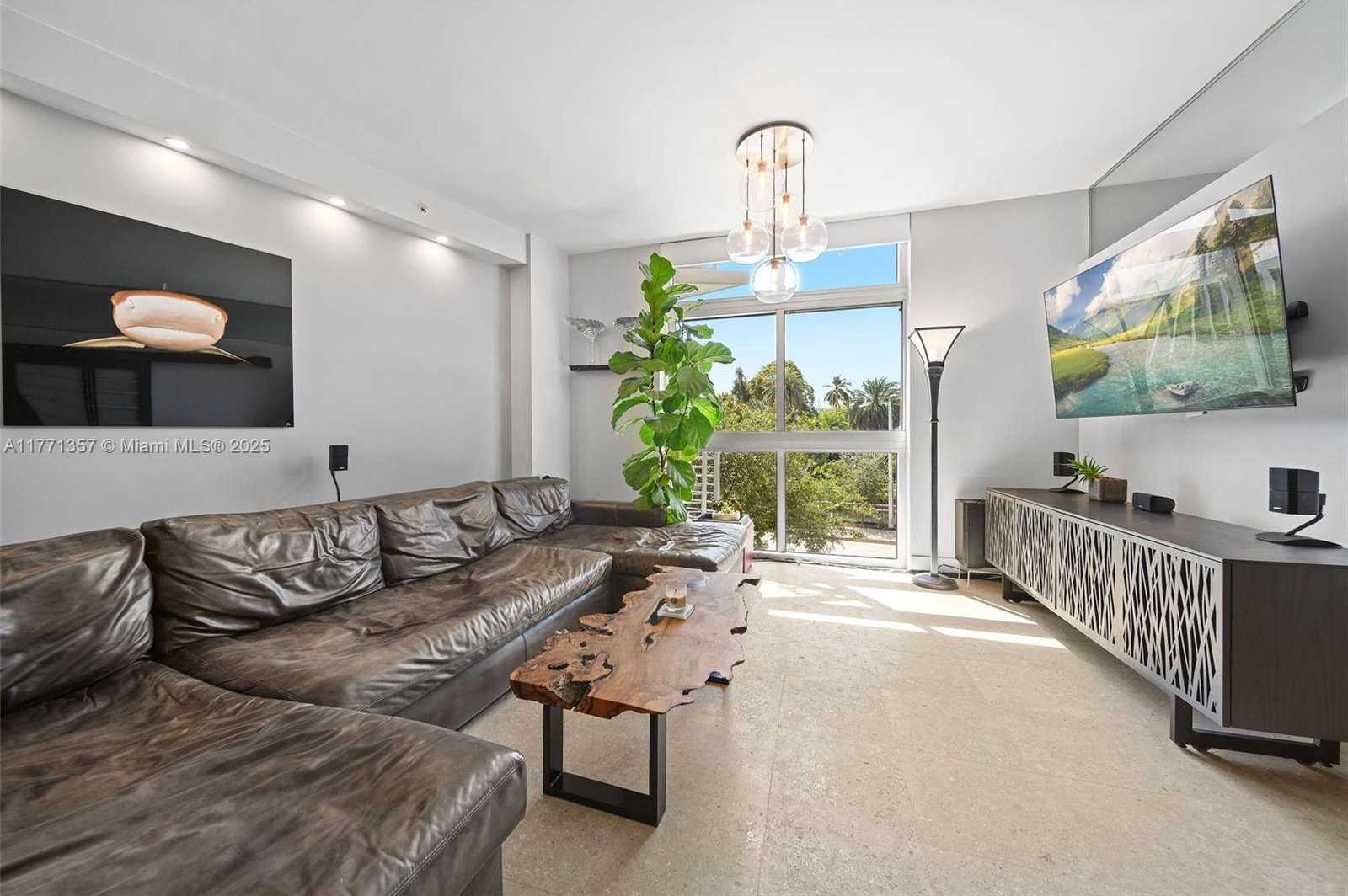 Small Image of 2001 MERIDIAN AVE #308, Miami Beach Number 4
