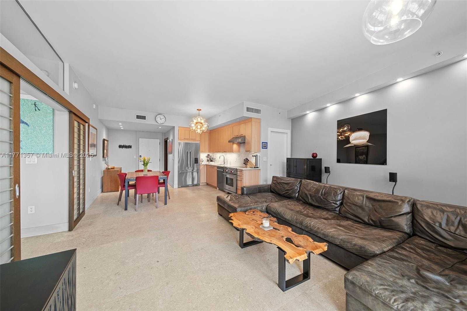 Small Image of 2001 MERIDIAN AVE #308, Miami Beach Number 8