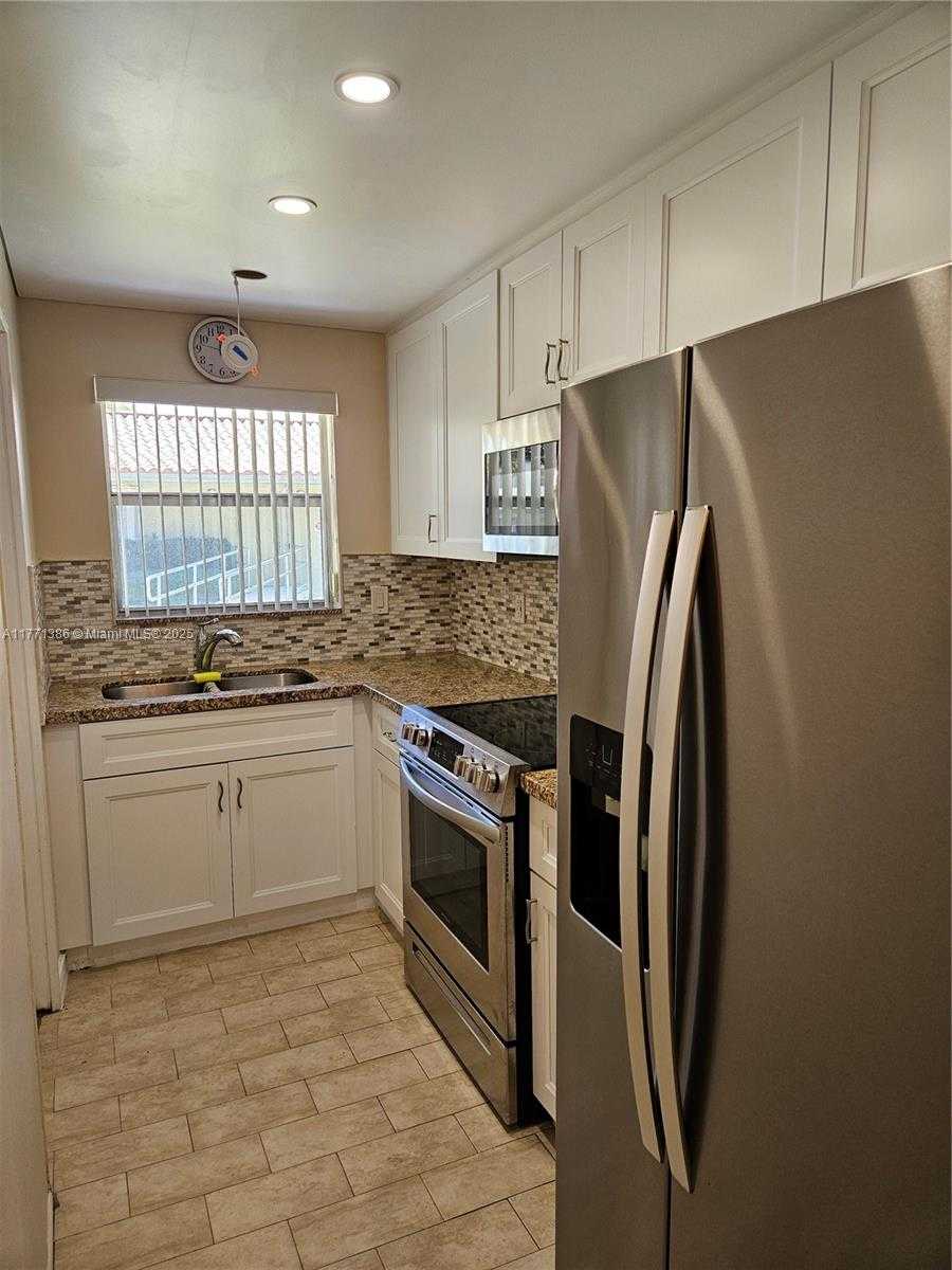 Small Image of 250 LAYNE BLVD #105, Hallandale Beach Number 3